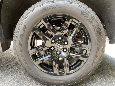 Used 2025 Chevrolet Silverado 1500 High Country w/ Midnight Edition AWD/4WD image 13