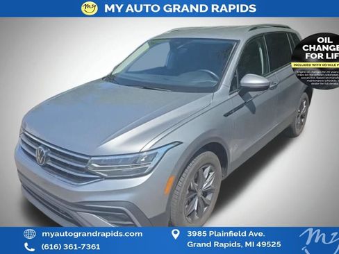 Used 2023 Volkswagen Tiguan SE AWD/4WD image 3