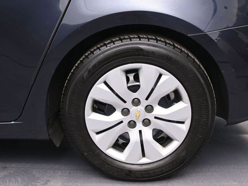 Used 2014 Chevrolet Cruze LS image 10