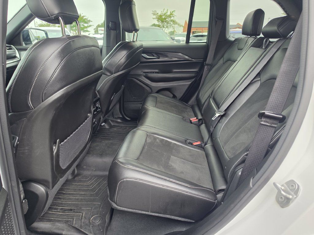 Used 2023 Jeep Grand Cherokee Altitude AWD/4WD image 33