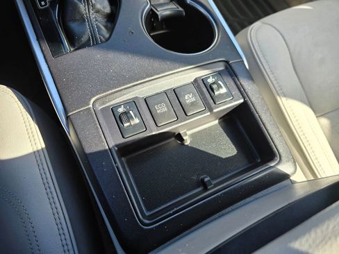 Used 2016 Toyota Camry XLE image 27