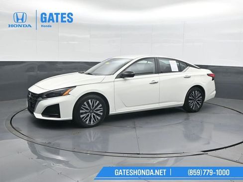 Used 2025 Nissan Altima 2.5 SV FWD image 7