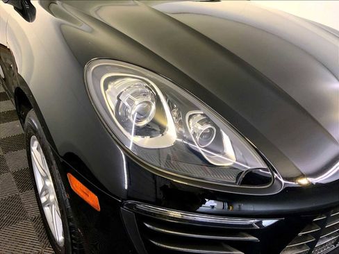 Certified 2018 Porsche Macan AWD/4WD image 12