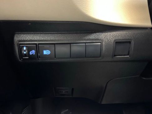 Used 2021 Toyota Corolla LE w/ LE Convenience Package FWD image 15