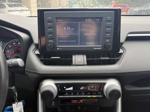 Used 2022 Toyota RAV4 LE FWD image 16