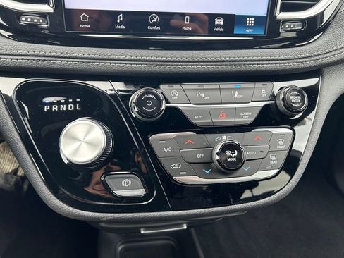 New 2026 Chrysler Pacifica Select image 15