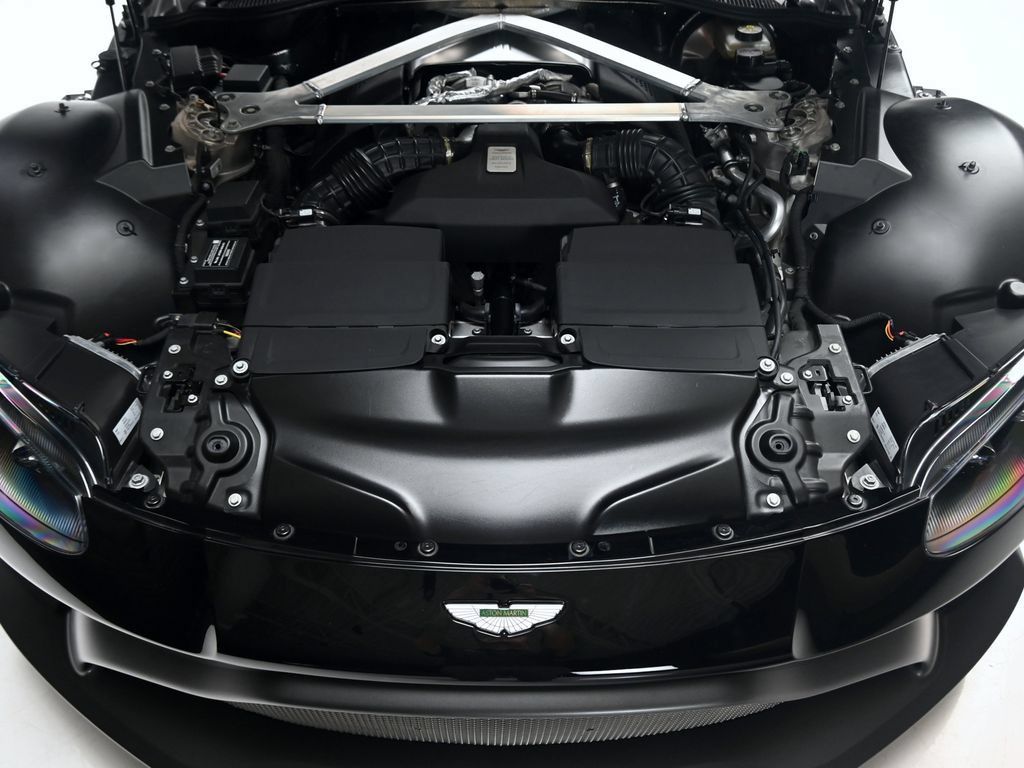 Used 2022 Aston Martin V8 Vantage Coupe RWD image 28