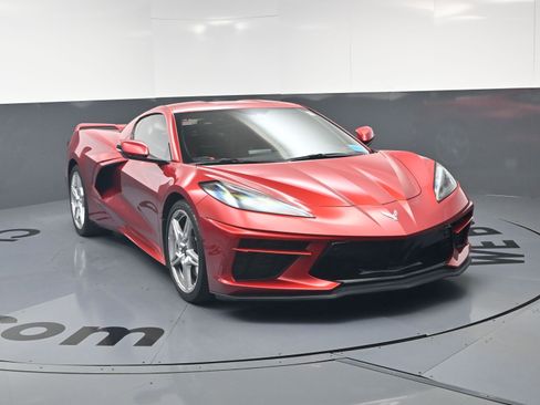 Used 2022 Chevrolet Corvette Stingray Preferred Cpe w/ Z51 Performance Package RWD image 3