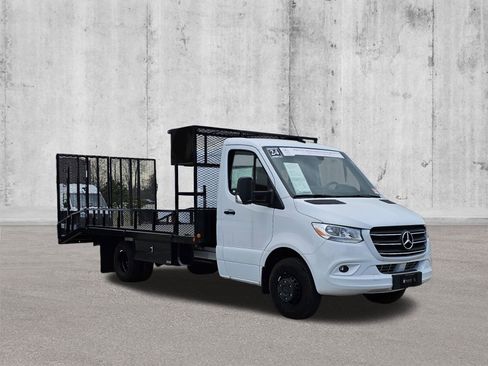 Used 2024 Mercedes-Benz Sprinter 4500 image 1