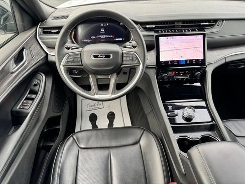 Used 2024 Jeep Grand Cherokee L Limited w/ Luxury Tech Group II AWD/4WD image 22
