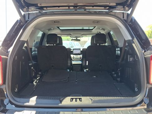 Used 2023 Ford Explorer XLT w/ Equipment Group 202A AWD/4WD image 28