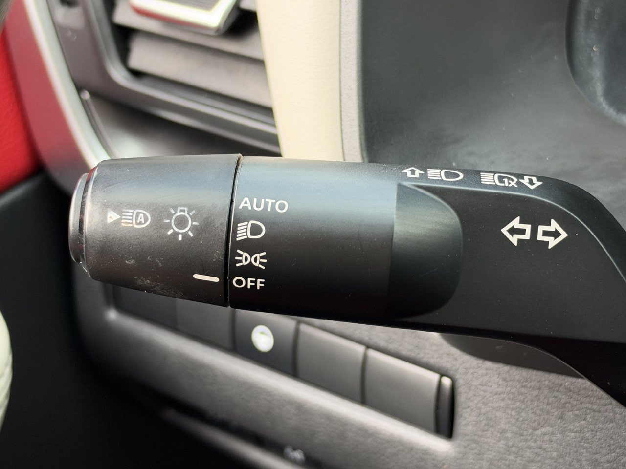 Used 2023 Nissan Rogue SV FWD image 21