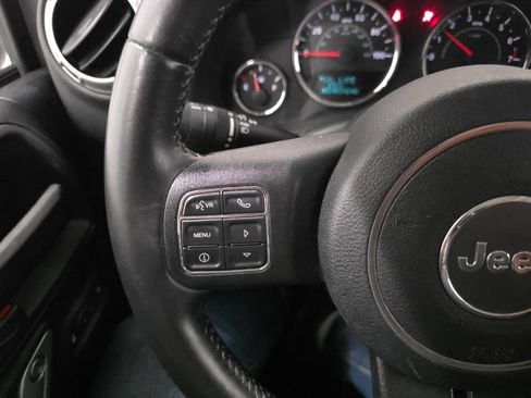 Used 2017 Jeep Wrangler Unlimited Sahara w/ Dual Top Group AWD/4WD image 15