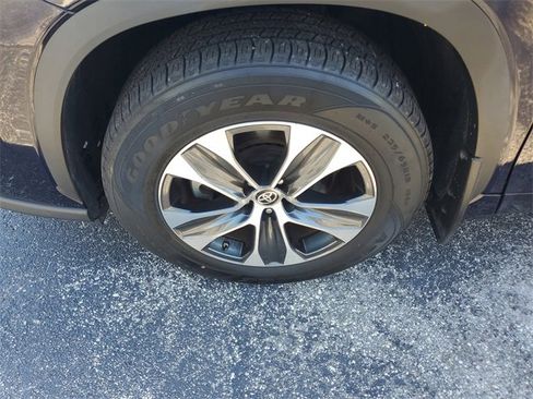 Used 2023 Toyota Highlander L image 5