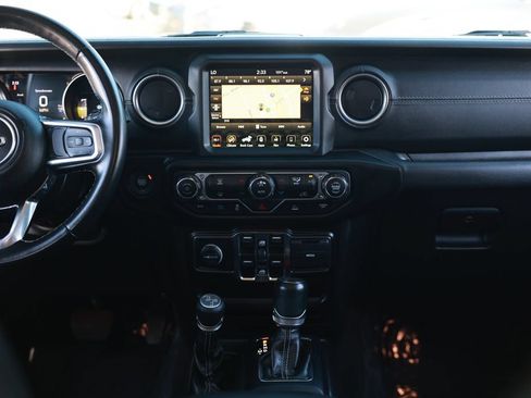 Used 2022 Jeep Wrangler Unlimited Sahara AWD/4WD image 31
