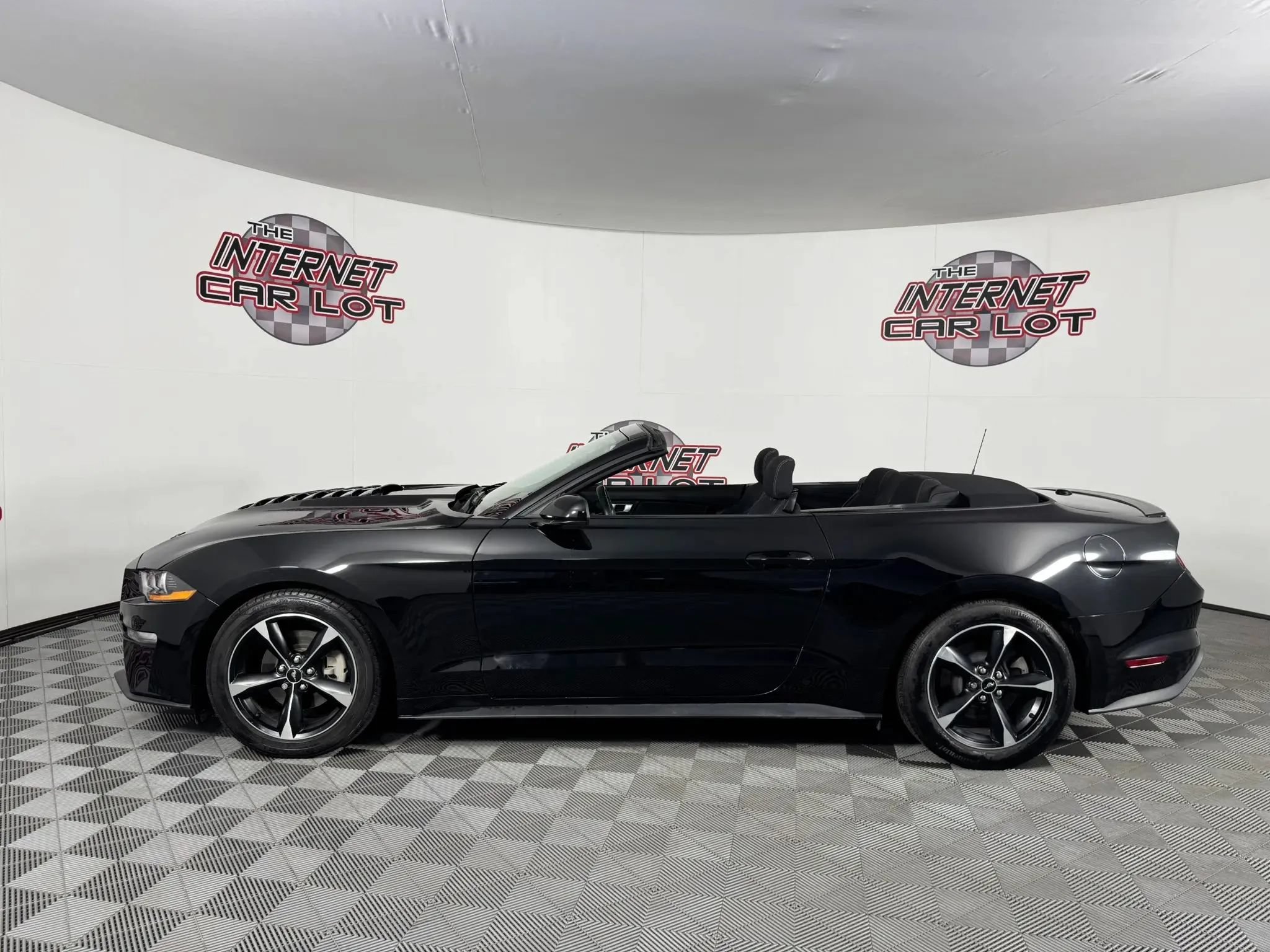 Used 2020 Ford Mustang Convertible w/ Equipment Group 101A RWD image 6