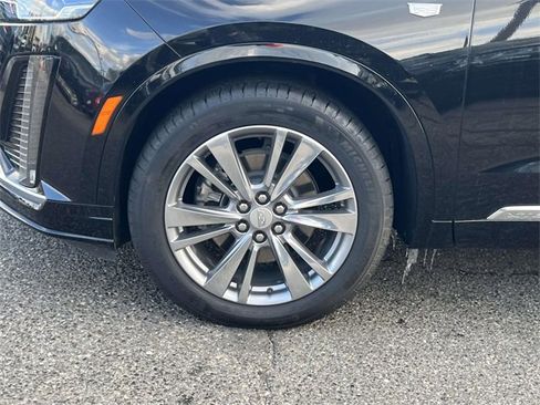 Used 2025 Cadillac XT6 Premium Luxury image 12