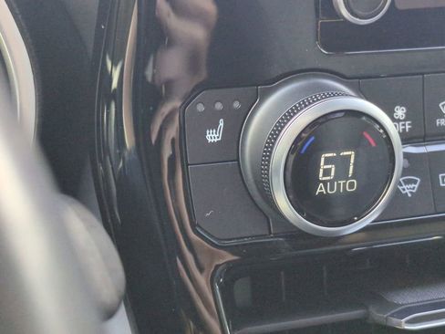 Certified 2023 Toyota Highlander XLE image 24