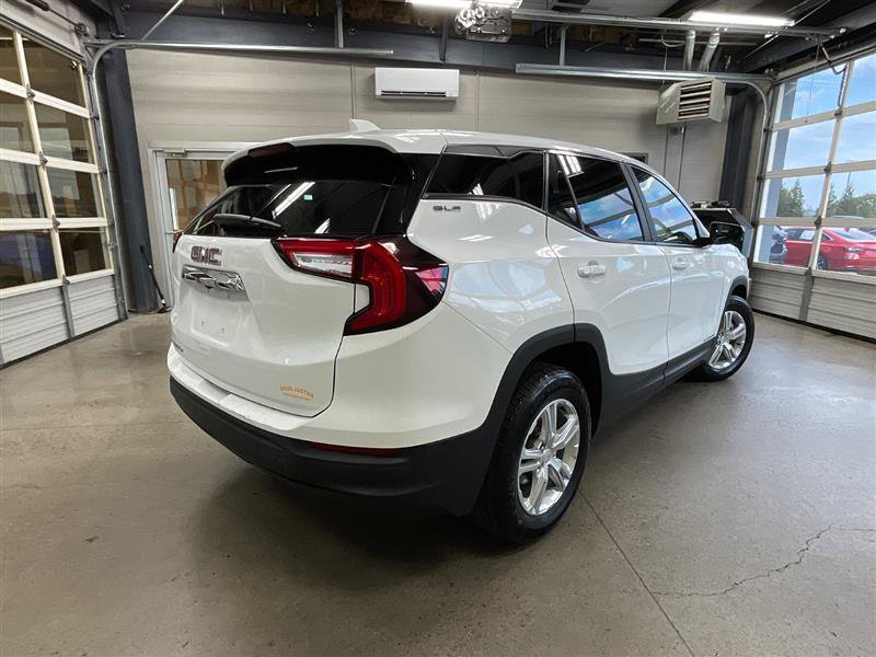 Used 2023 GMC Terrain SLE w/ LPO, Floor Liner Package FWD image 5
