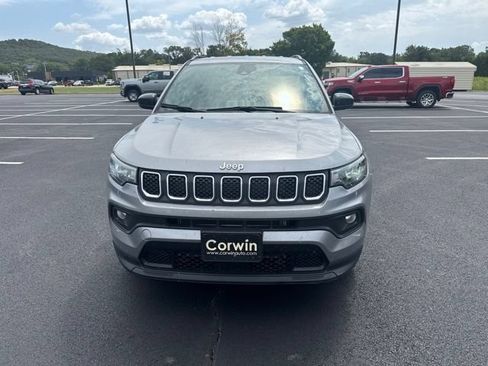 Used 2023 Jeep Compass Latitude w/ Convenience Group AWD/4WD image 5