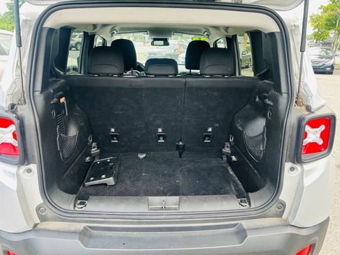 Used 2020 Jeep Renegade Latitude FWD image 7