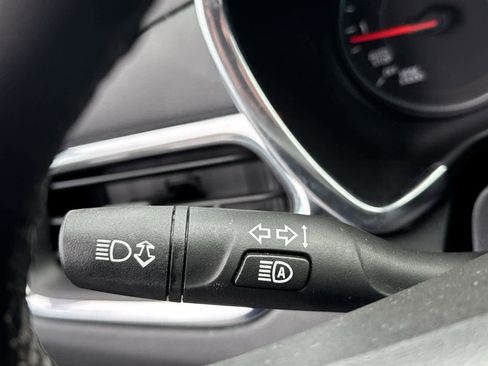 Used 2023 Chevrolet Equinox LT image 28