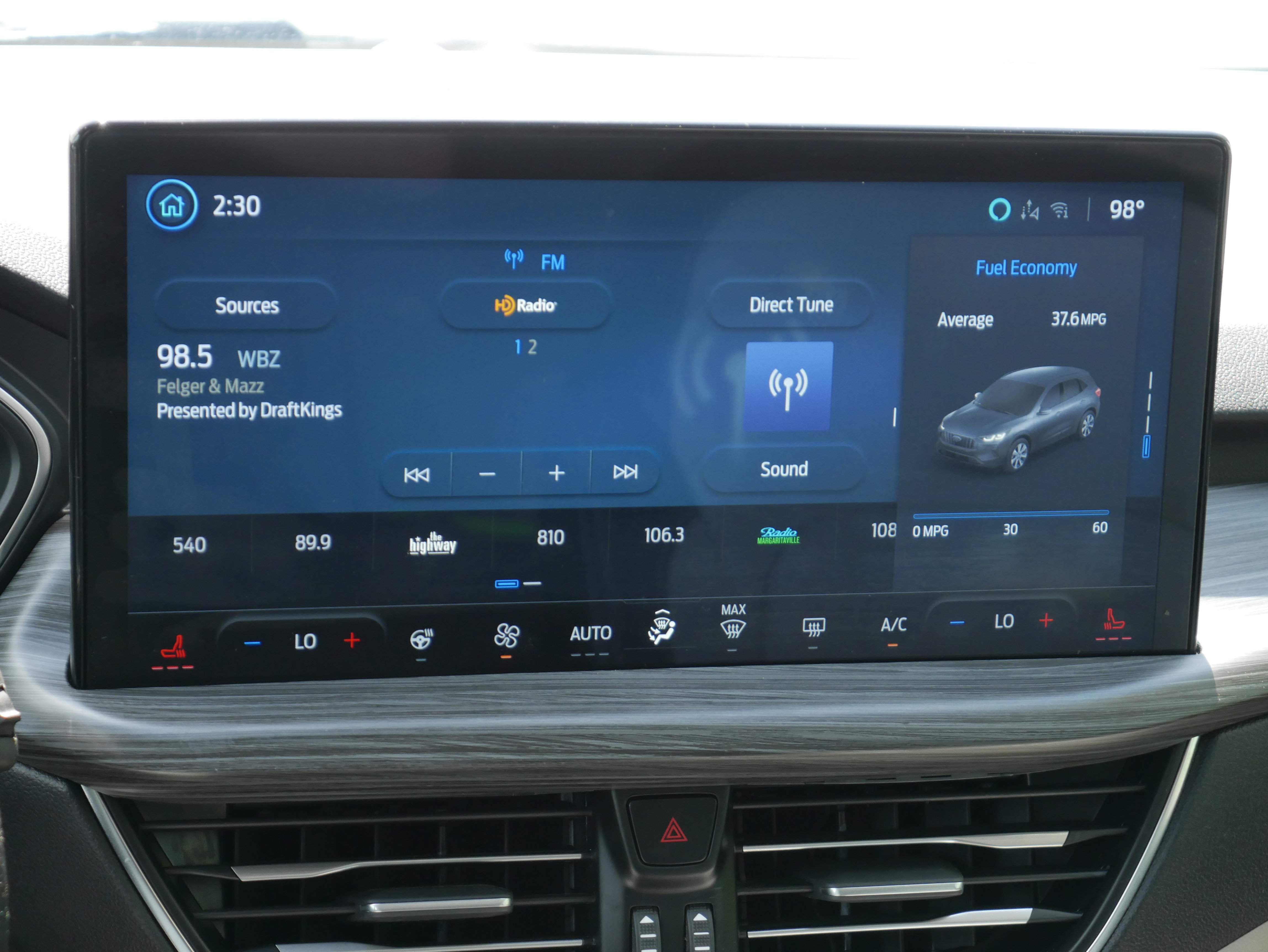 Used 2024 Ford Escape Platinum w/ Premium Technology Package AWD/4WD image 17