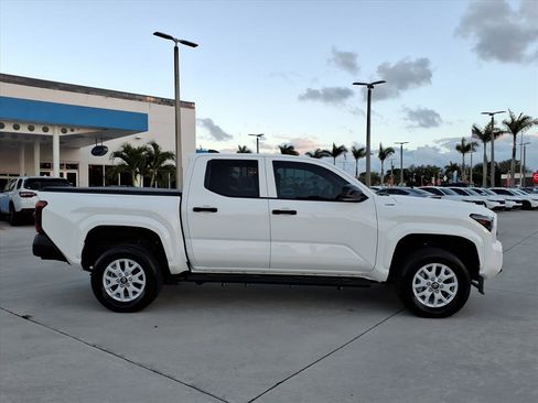 Used 2024 Toyota Tacoma SR image 8