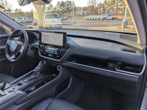 Used 2025 Toyota Grand Highlander XLE image 20