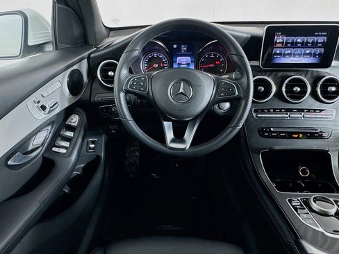 Used 2019 Mercedes-Benz GLC 300 image 4