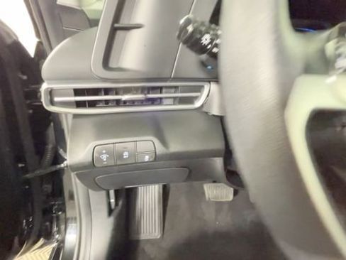Used 2024 Hyundai Elantra SE FWD image 22