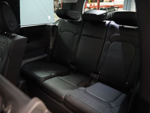 Used 2024 Land Rover Defender 130 S image 22