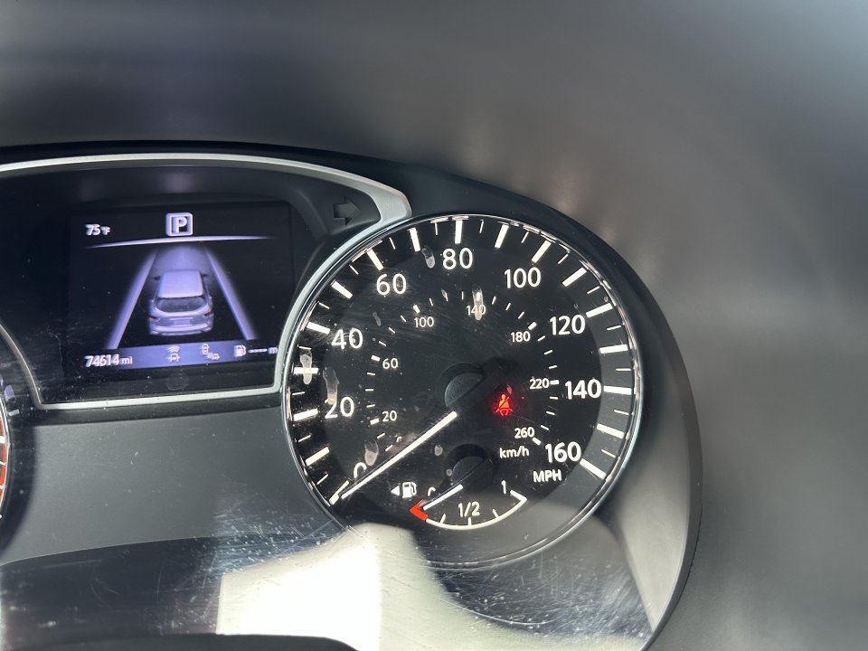 Used 2018 Nissan Pathfinder SL FWD image 9