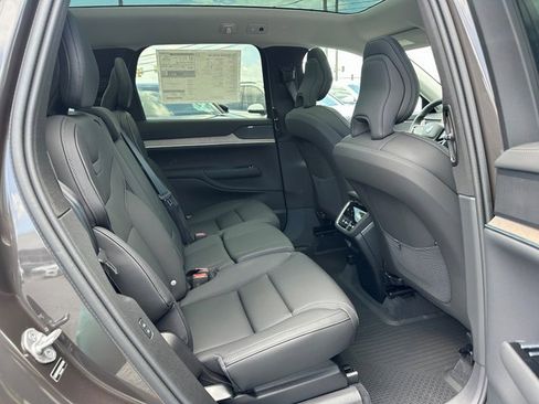 New 2025 Volvo EX90 Plus image 14