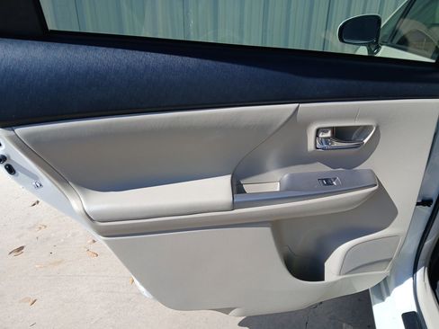 Used 2017 Toyota Prius V Four image 12