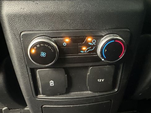Used 2022 Ford Explorer XLT AWD/4WD image 32
