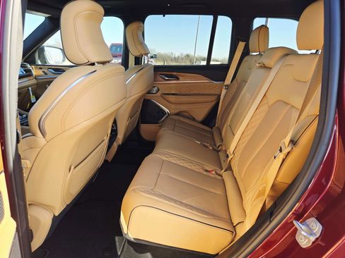 Used 2024 Jeep Grand Cherokee Summit image 14