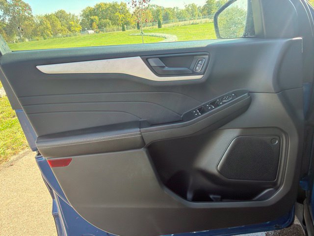 Used 2022 Ford Escape SE w/ Cold Weather Package FWD image 21