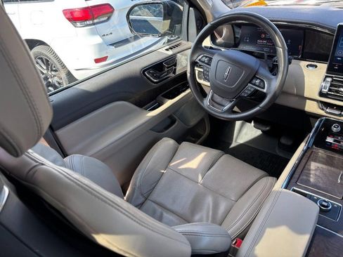 Used 2022 Lincoln Navigator Reserve image 14