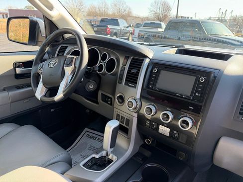 Used 2017 Toyota Sequoia Limited w/ Safety & Convenience Package AWD/4WD image 15