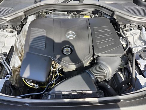 Certified 2025 Mercedes-Benz GLC 300 4MATIC image 17