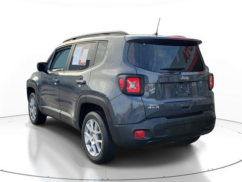 Used 2023 Jeep Renegade Latitude w/ Premium Group AWD/4WD image 3