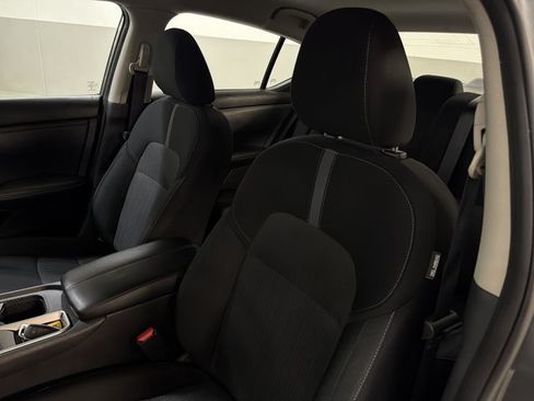 Used 2025 Nissan Sentra SV FWD image 13