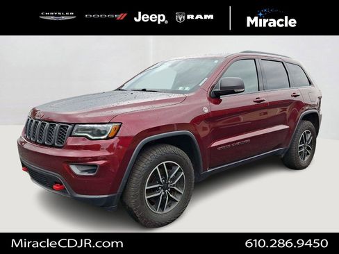 Used 2019 Jeep Grand Cherokee Trailhawk w/ Trailhawk Luxury Group AWD/4WD image 3