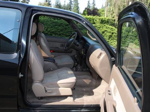 Used 1998 Toyota Tacoma 4x4 Xtracab w/ Convenience Pkg image 13