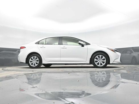 Used 2024 Toyota Corolla LE image 40