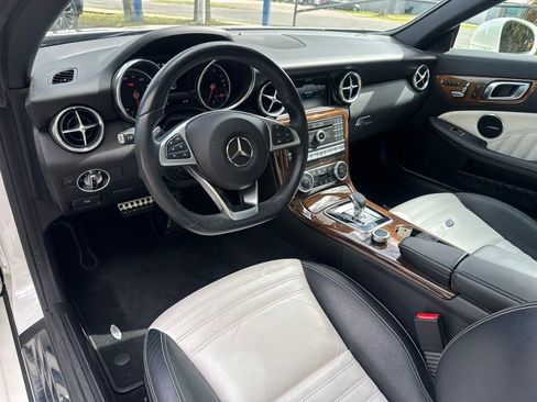 Used 2020 Mercedes-Benz SLC 300 image 23