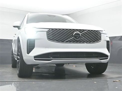 New 2026 Volvo XC90 B6 Plus w/ Protection Package Premier image 39