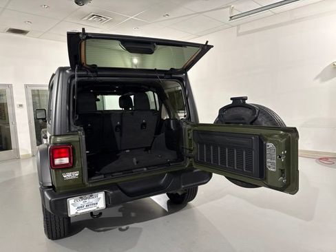Used 2024 Jeep Wrangler Unlimited Sport AWD/4WD image 10