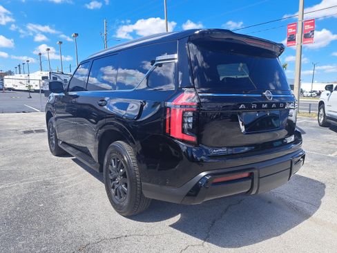 Certified 2025 Nissan Armada SV image 6